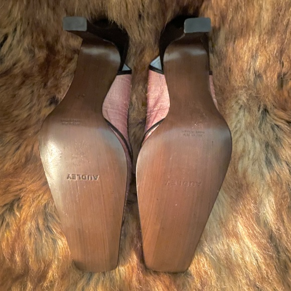 New ANTHROPOLOGIE AUDLEY Heels Tan Raw Sateen &Patent Accents SZ 10.5 - Picture 6 of 7